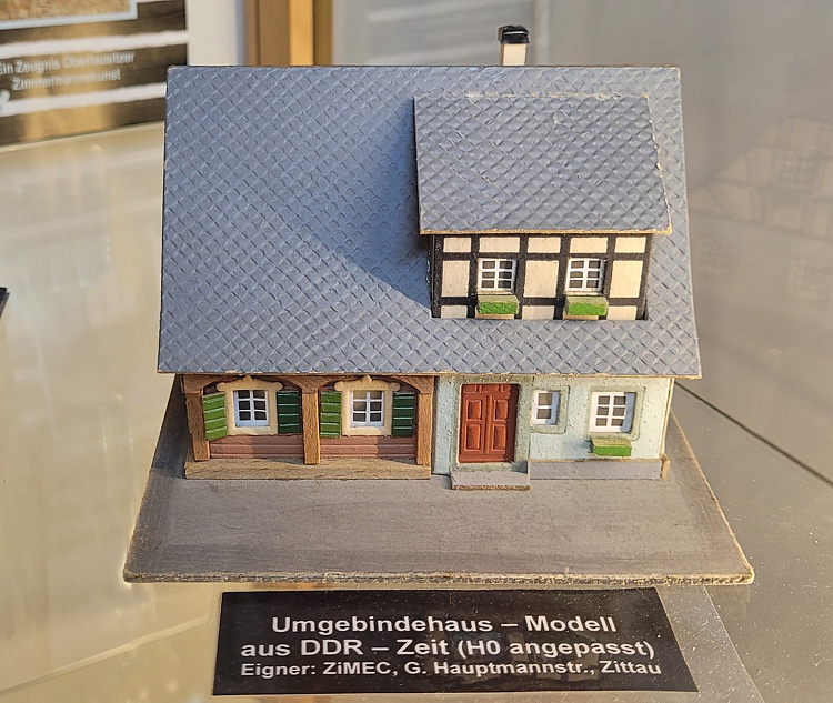 Modell-Umgebindehaus von der Firma Auhagen