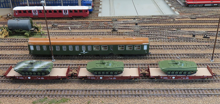 Tillig - Militärtechnik als Beladung Tillig - Militärtechnik als Beladung